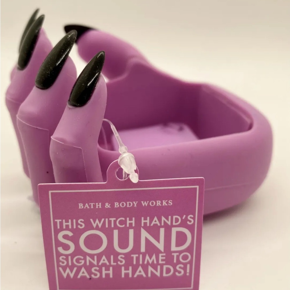 Witch Hand Halloween Soap Holder. Plays the sound of a witch cackling for 20 sec